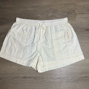 Universal Thread Cream Textured Shorts